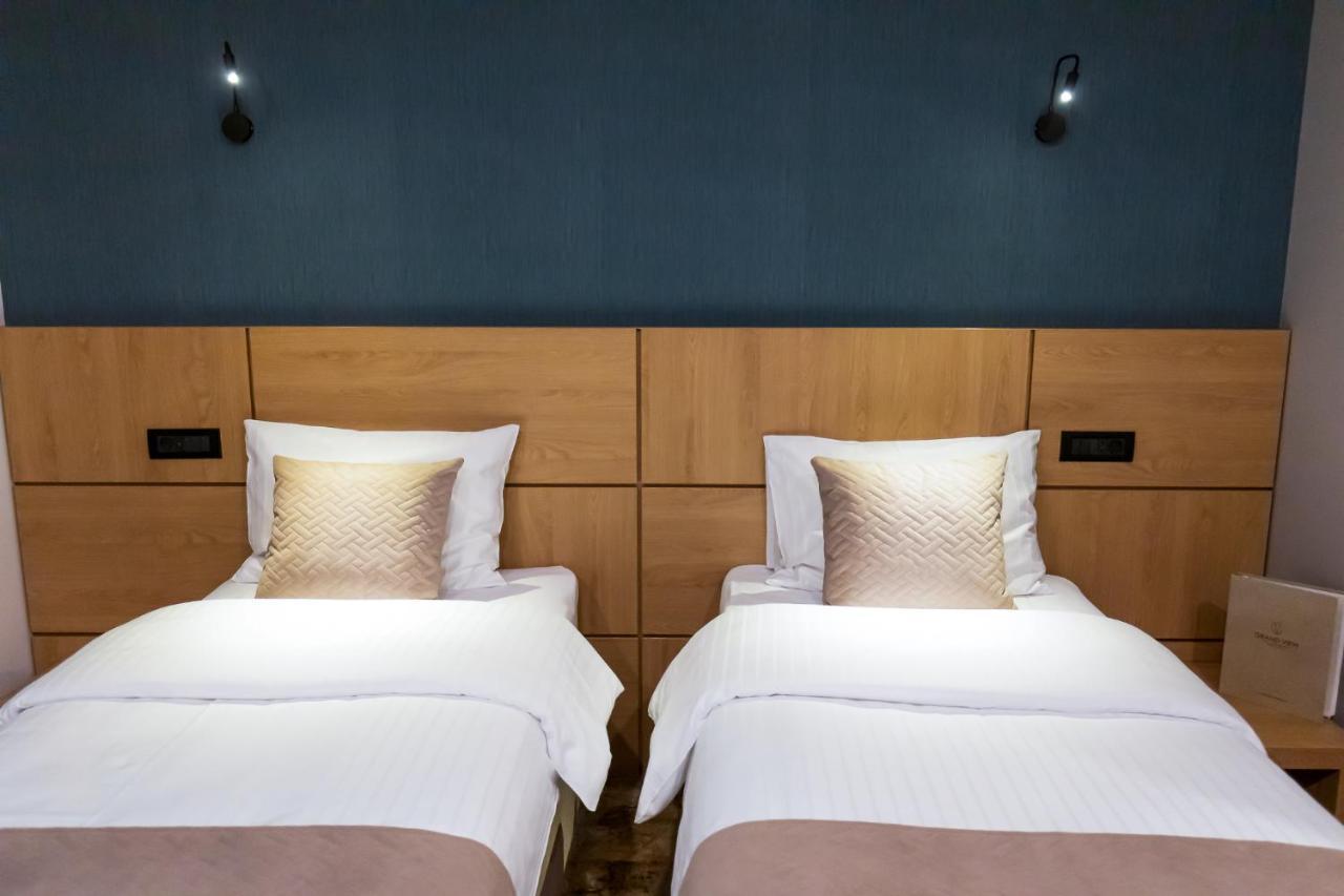 Grand View Hotel & Suites Copou Ясси Екстер'єр фото